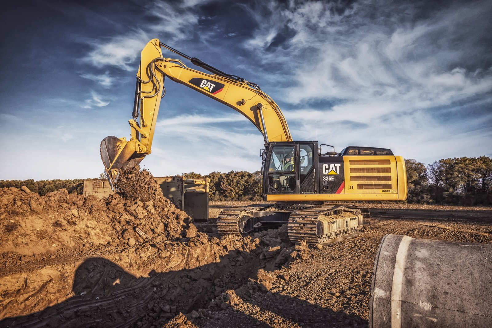 inyectores caterillar escavadora caterpillar en terreno de trabajo